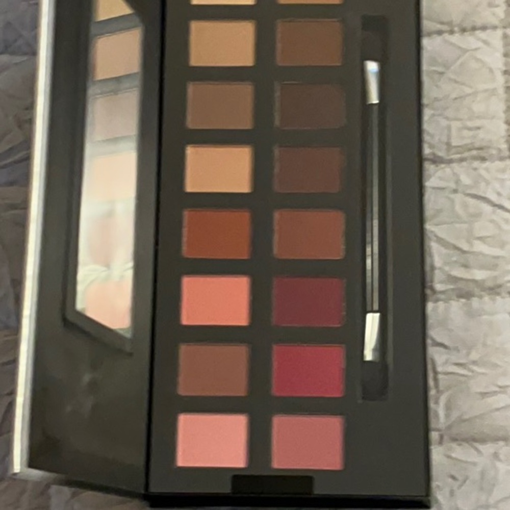 Tahari Beauty Matte - Terialist Eyeshadow Palette - Picture 6 of 10